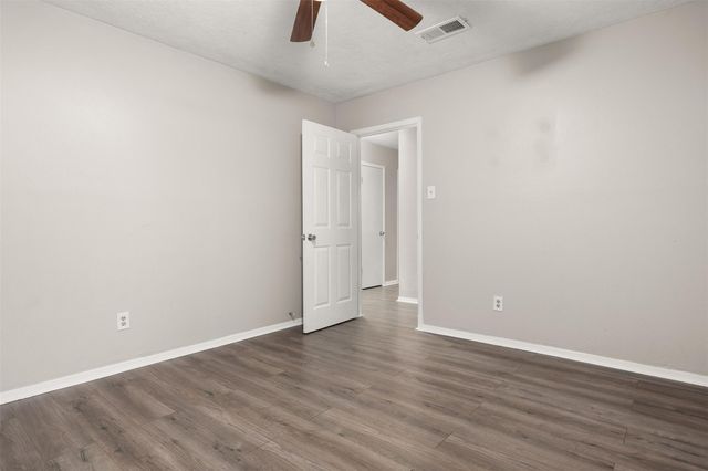 2714 5th Avenue N, Texas City, TX 77590