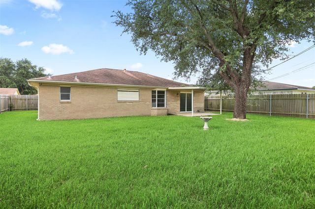 2714 5th Avenue N, Texas City, TX 77590
