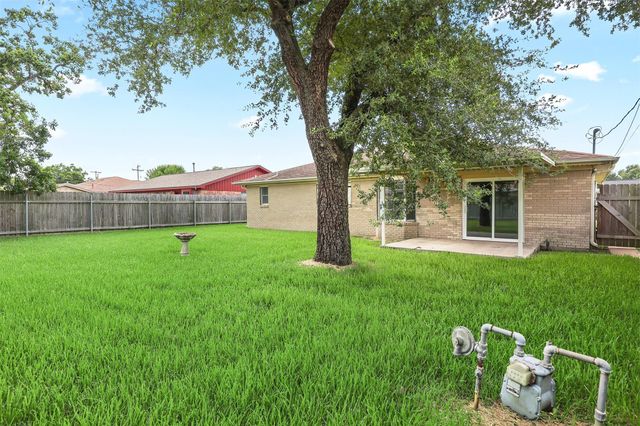 2714 5th Avenue N, Texas City, TX 77590