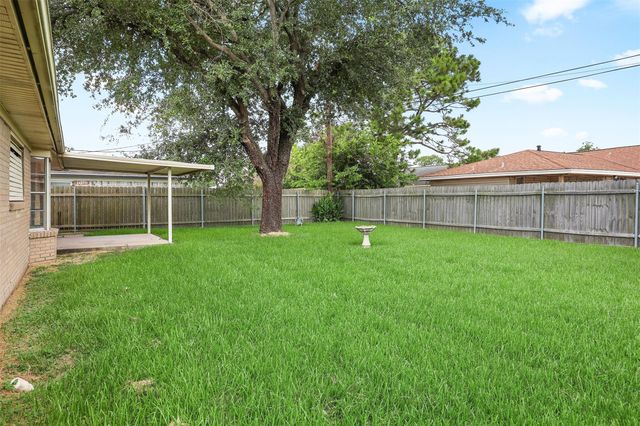 2714 5th Avenue N, Texas City, TX 77590