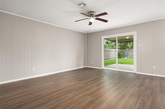 2714 5th Avenue N, Texas City, TX 77590