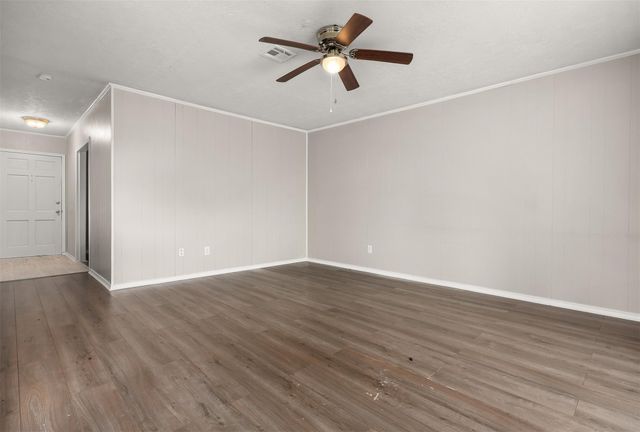 2714 5th Avenue N, Texas City, TX 77590