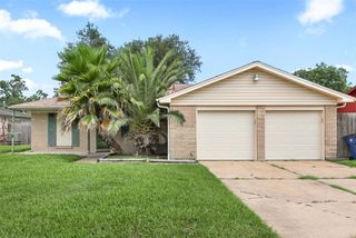 2714 5th Avenue N, Texas City, TX 77590