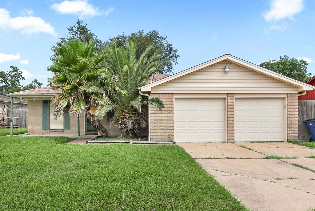 2714 5th Avenue N, Texas City, TX 77590