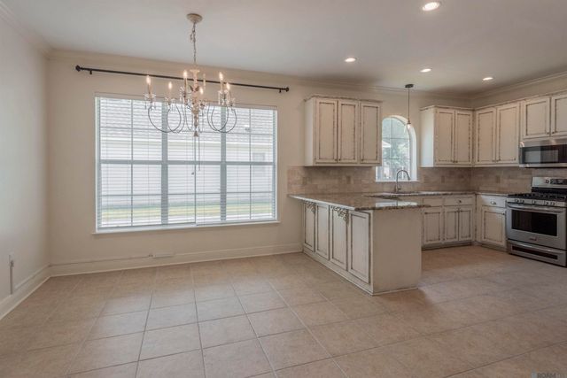 6215 Destrehan Dr, Baton Rouge, LA 70820