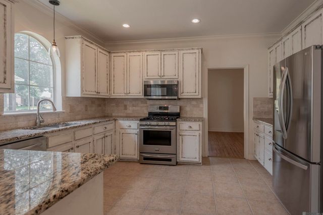 6215 Destrehan Dr, Baton Rouge, LA 70820