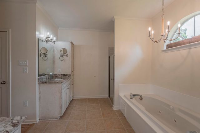 6215 Destrehan Dr, Baton Rouge, LA 70820