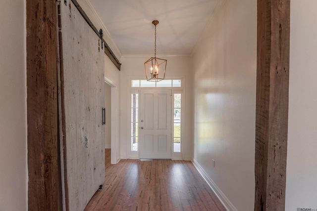 6215 Destrehan Dr, Baton Rouge, LA 70820