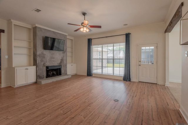 6215 Destrehan Dr, Baton Rouge, LA 70820