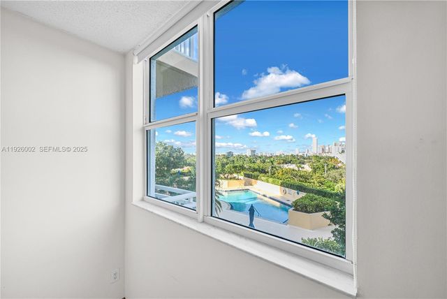 2475 Brickell Ave 703, Miami, FL 33129