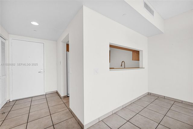 2475 Brickell Ave 703, Miami, FL 33129