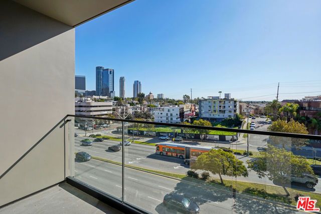 10431 Santa Monica Boulevard 304, Los Angeles, CA 90025