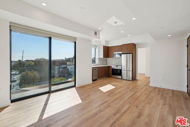 10431 Santa Monica Boulevard 304, Los Angeles, CA 90025