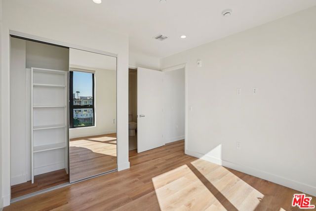 10431 Santa Monica Boulevard 304, Los Angeles, CA 90025