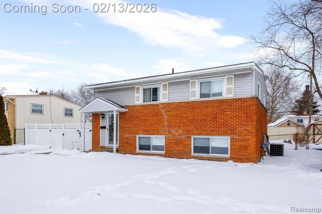 23452 Astrid Lane, Rockwood, MI 48173