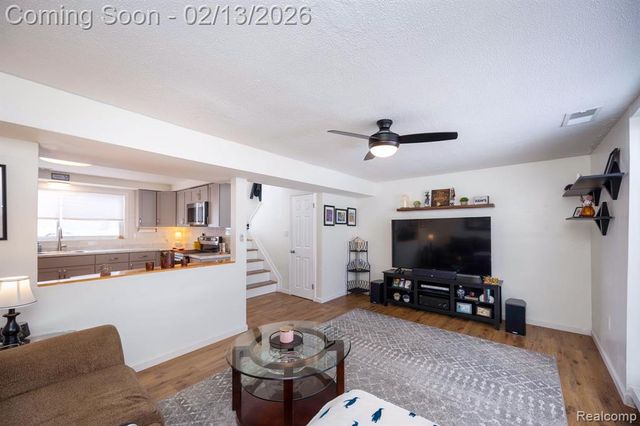 23452 Astrid Lane, Rockwood, MI 48173