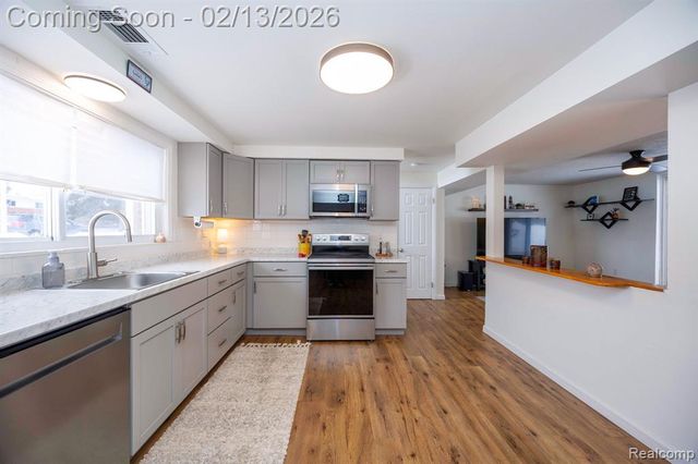 23452 Astrid Lane, Rockwood, MI 48173