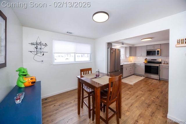 23452 Astrid Lane, Rockwood, MI 48173