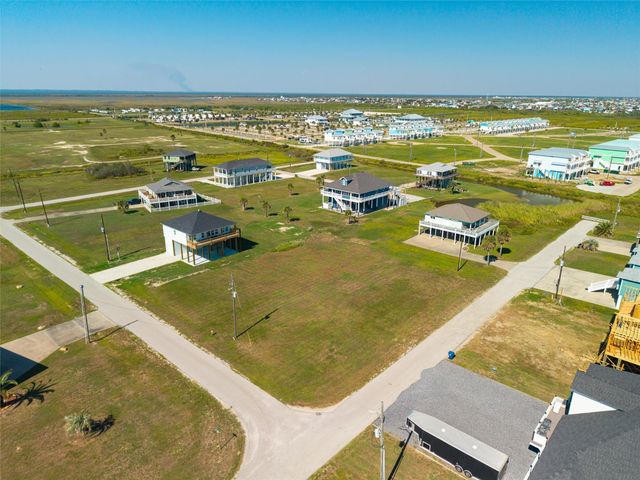 804 Rancho Carribe Drive, Crystal Beach, TX 77650