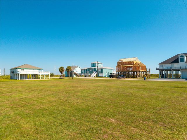 804 Rancho Carribe Drive, Crystal Beach, TX 77650