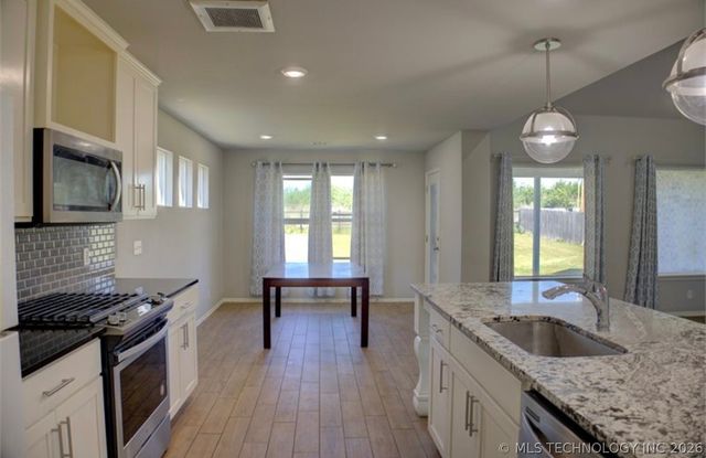 7012 S Elder Avenue, Broken Arrow, OK 74011