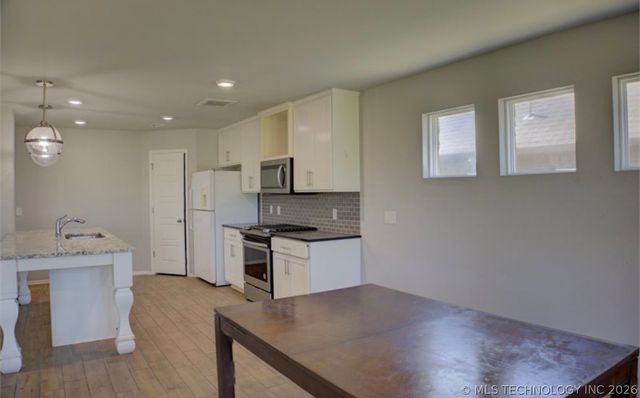 7012 S Elder Avenue, Broken Arrow, OK 74011