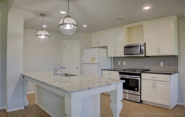 7012 S Elder Avenue, Broken Arrow, OK 74011