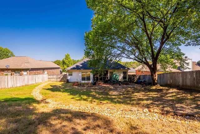38 Emerald Drive, Maumelle, AR 72113