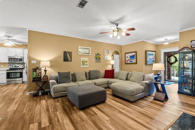 38 Emerald Drive, Maumelle, AR 72113