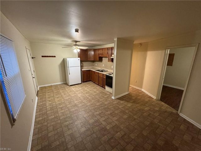 1704 N King St Apt D, Hampton, VA 23669