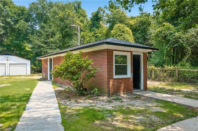 402 Poplar Hill Road, Fayetteville, NC 28312