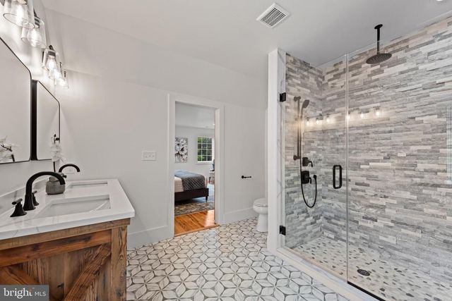 118 W BEECHTREE LN, Wayne, PA 19087