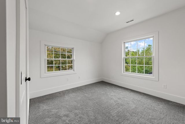 118 W BEECHTREE LN, Wayne, PA 19087