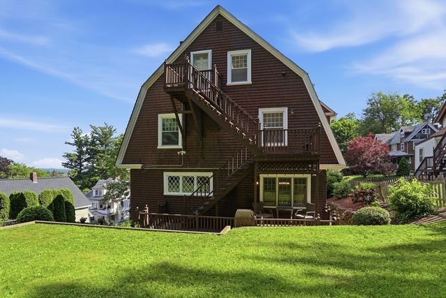 11 Weymouth St, Fitchburg, MA 01420