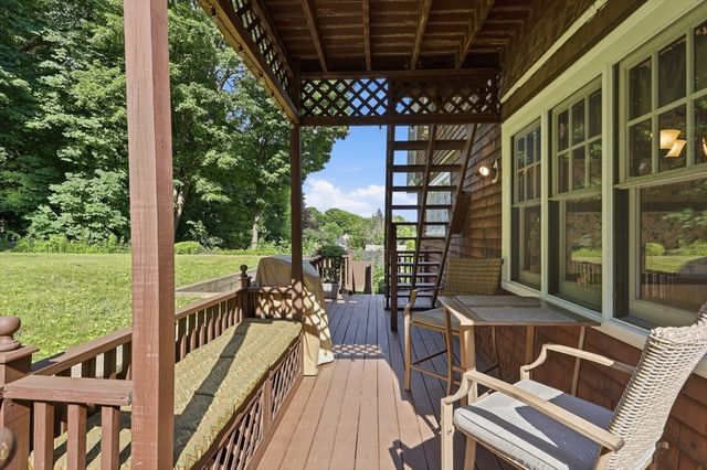 11 Weymouth St, Fitchburg, MA 01420