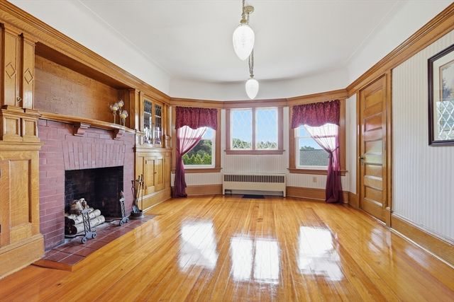 11 Weymouth St, Fitchburg, MA 01420