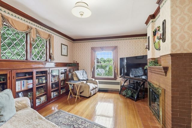 11 Weymouth St, Fitchburg, MA 01420