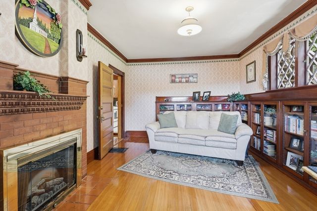 11 Weymouth St, Fitchburg, MA 01420