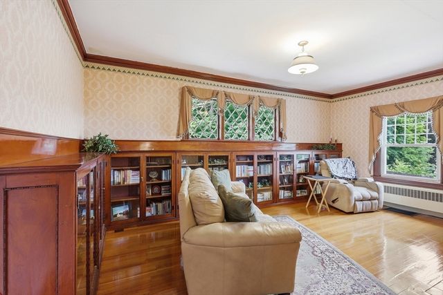 11 Weymouth St, Fitchburg, MA 01420
