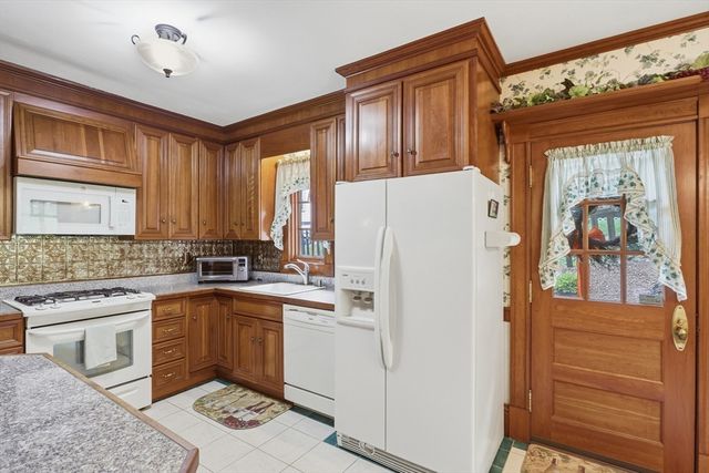 11 Weymouth St, Fitchburg, MA 01420