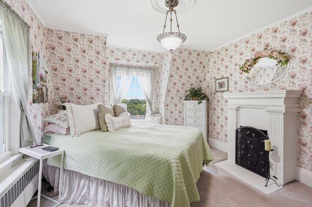 11 Weymouth St, Fitchburg, MA 01420