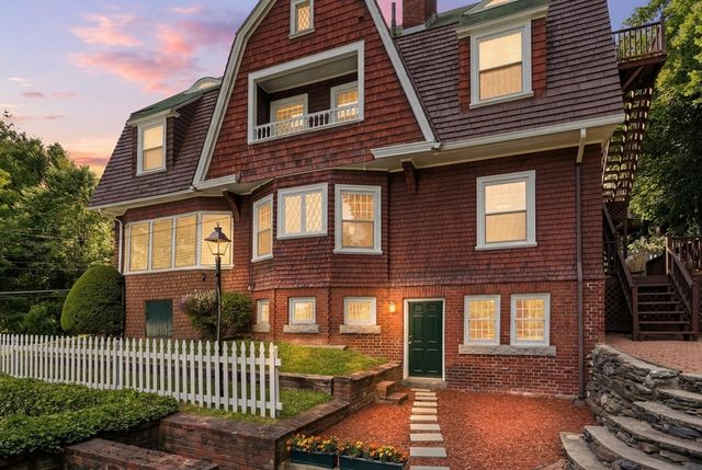 11 Weymouth St, Fitchburg, MA 01420