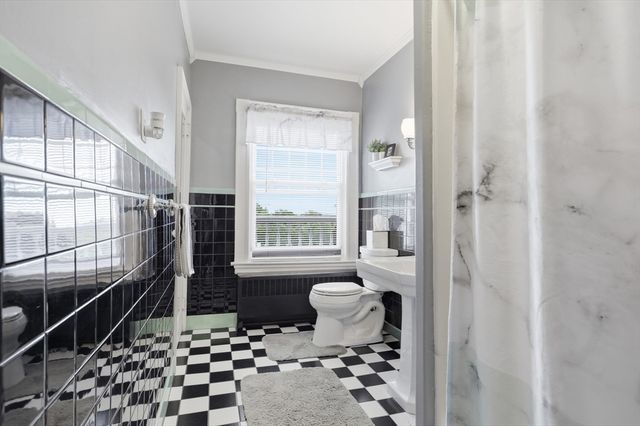 11 Weymouth St, Fitchburg, MA 01420