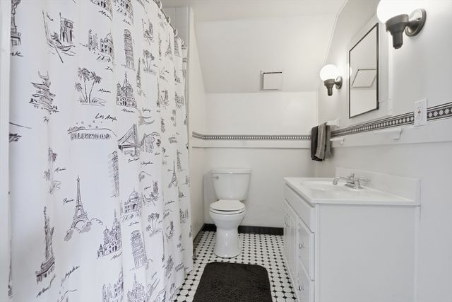 11 Weymouth St, Fitchburg, MA 01420