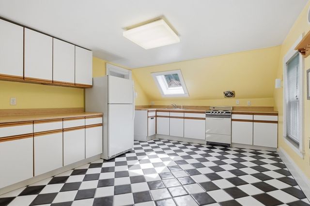 11 Weymouth St, Fitchburg, MA 01420