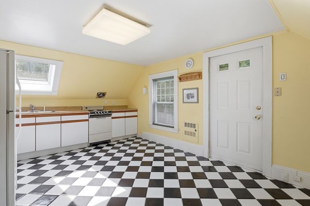 11 Weymouth St, Fitchburg, MA 01420