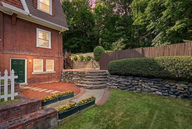 11 Weymouth St, Fitchburg, MA 01420
