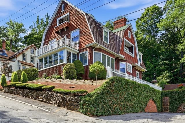 11 Weymouth St, Fitchburg, MA 01420