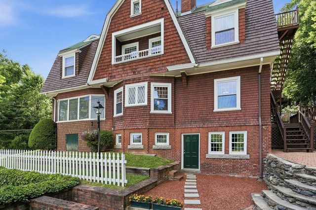 11 Weymouth St, Fitchburg, MA 01420