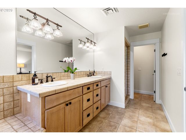 2615 Nw BIRKENDENE St, Portland, OR 97229